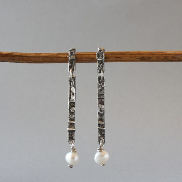 silver_textured_stick_earrings_pearls_
