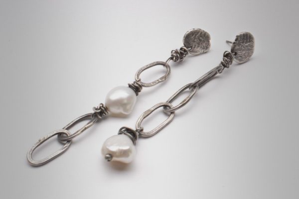 long_silver_link_pearl_earrings_