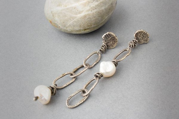 silver_pearl_textured_link_dangle_earrings _