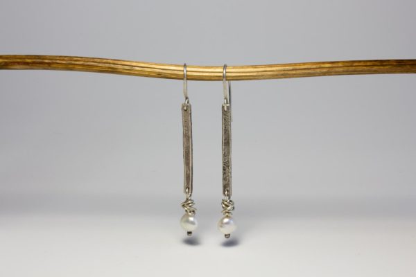 silver_oxidized_pearl_drop_earrings
