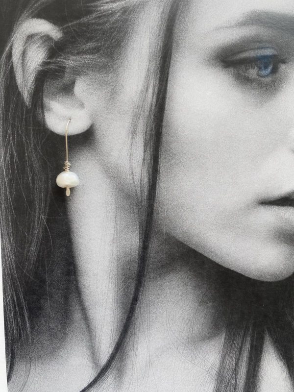 sm pearl silver threader earring