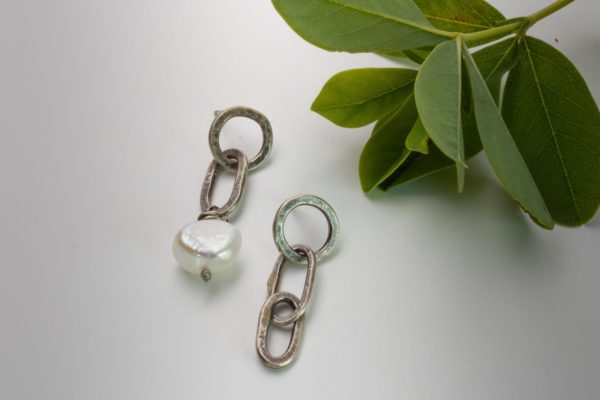 small_hammered_link_earrings